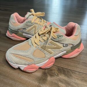 RARE👟 New Balance Athletic Shoes in Peach and Sage👟